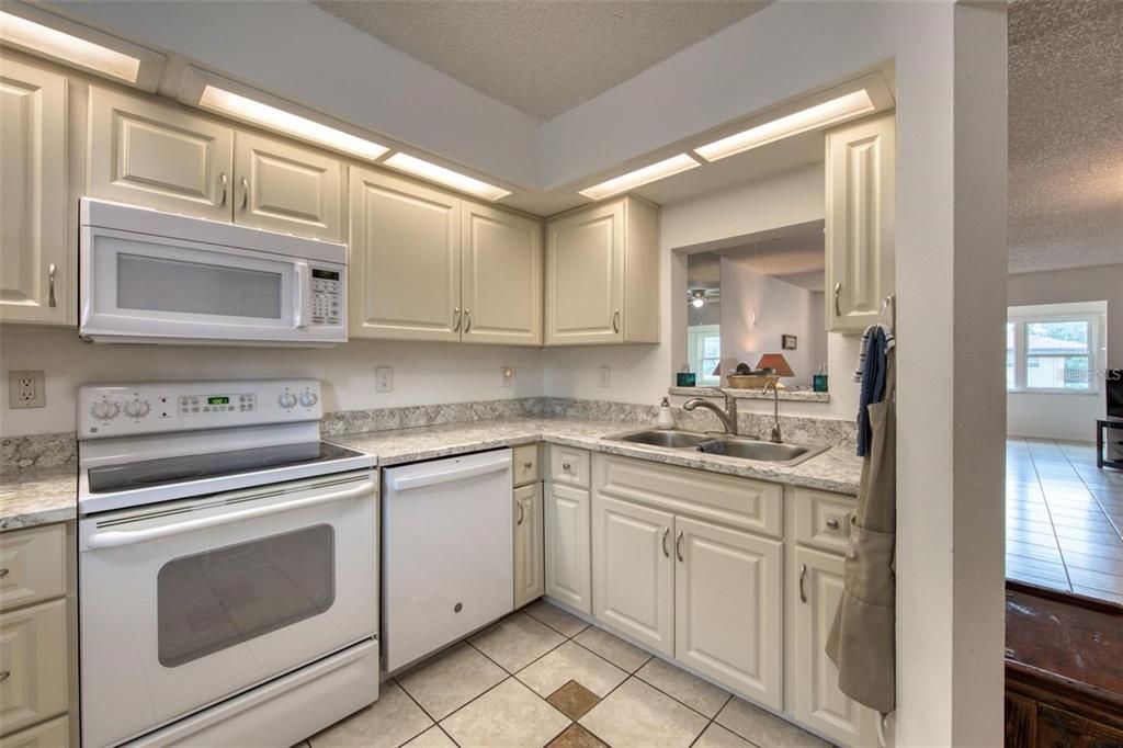 For Sale: $175,000 (2 beds, 2 baths, 1120 Square Feet)