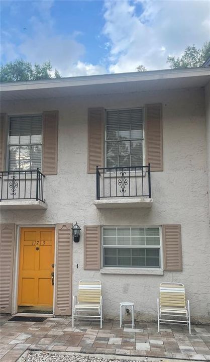 Recently Rented: $2,200 (3 beds, 2 baths, 1453 Square Feet)