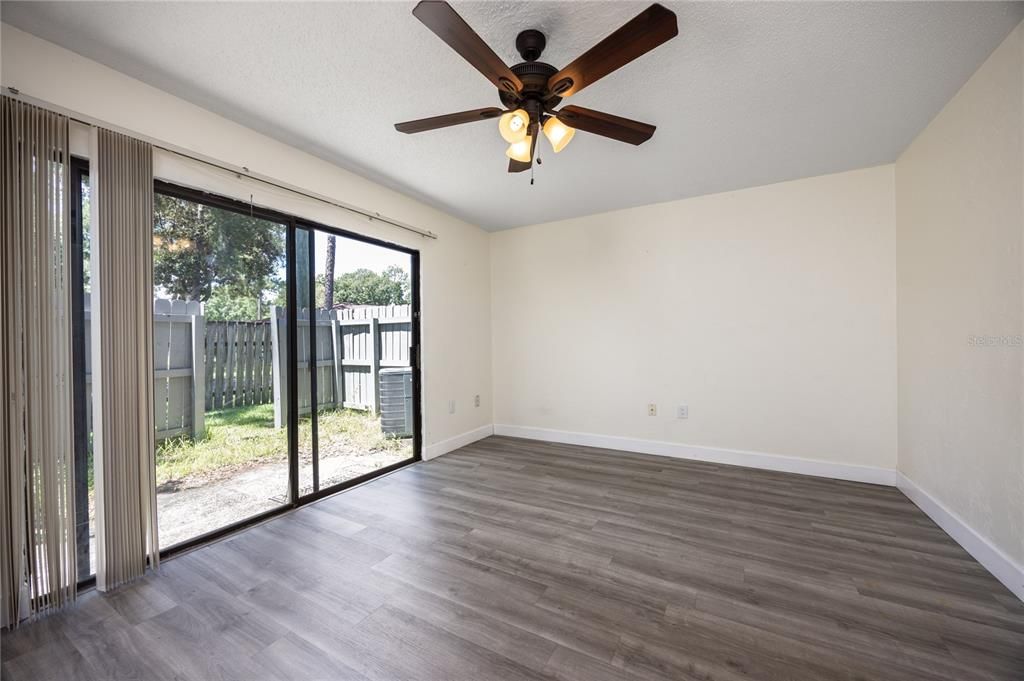 Active With Contract: $159,000 (2 beds, 1 baths, 938 Square Feet)