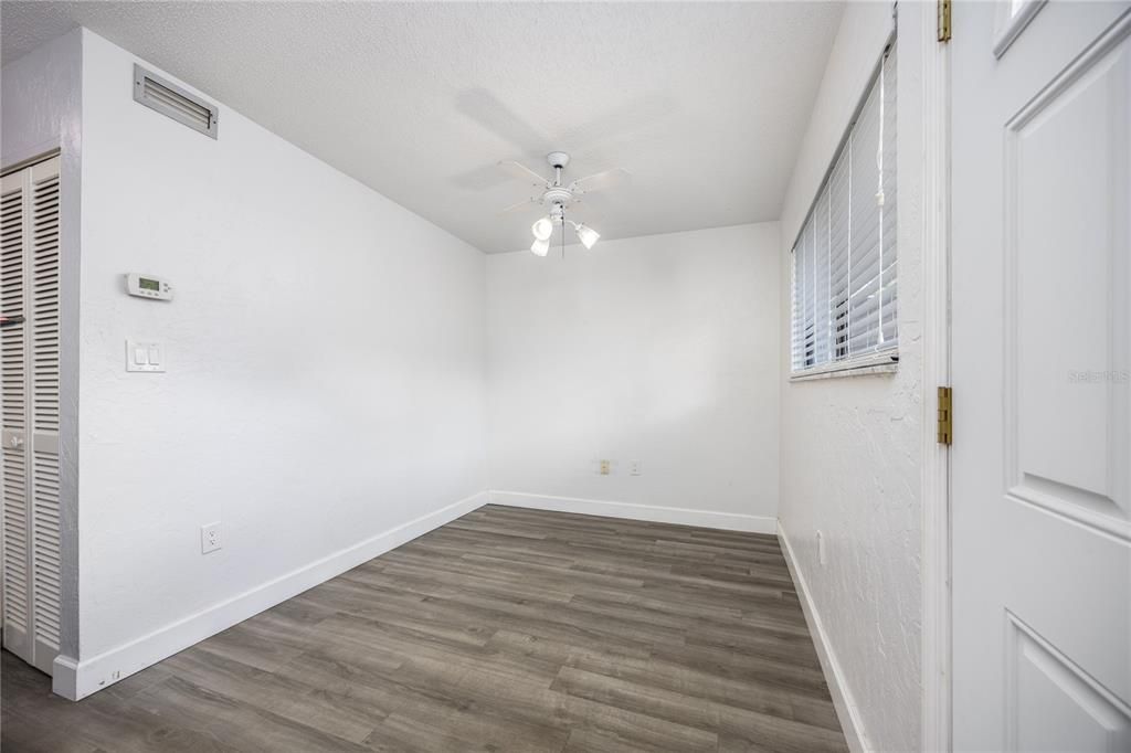 Active With Contract: $159,000 (2 beds, 1 baths, 938 Square Feet)