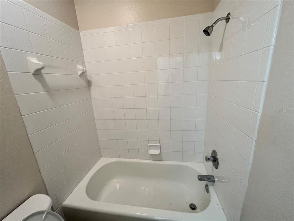 For Rent: $2,050 (3 beds, 2 baths, 1587 Square Feet)