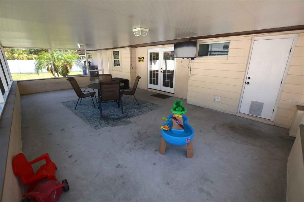 For Sale: $374,000 (3 beds, 2 baths, 2008 Square Feet)