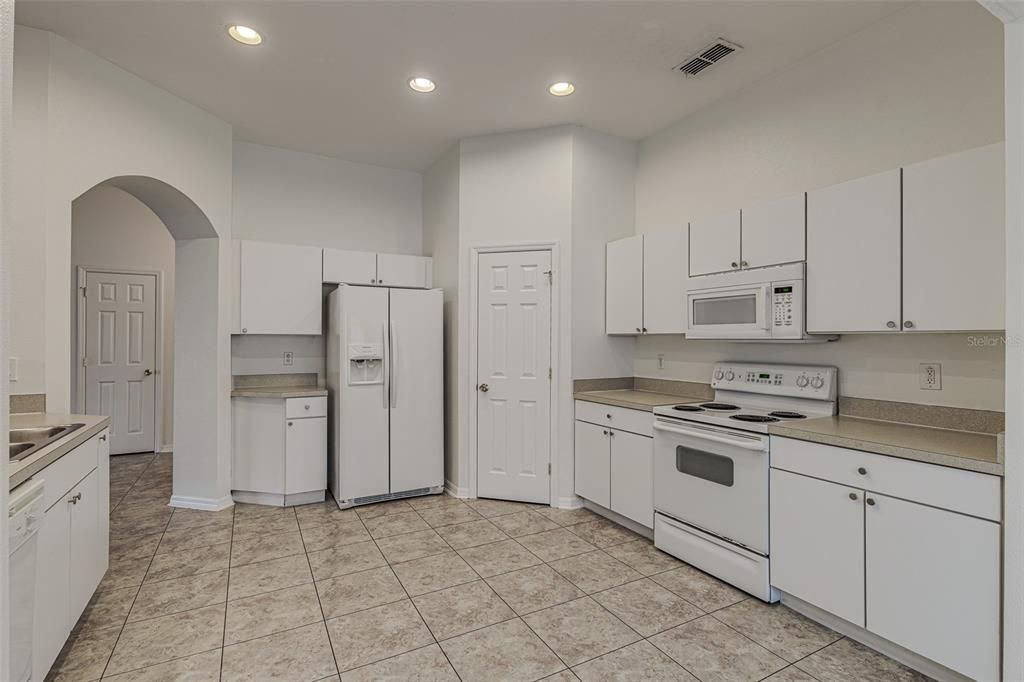 Active With Contract: $349,900 (4 beds, 2 baths, 1852 Square Feet)