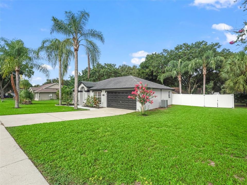 Active With Contract: $315,000 (3 beds, 2 baths, 1204 Square Feet)