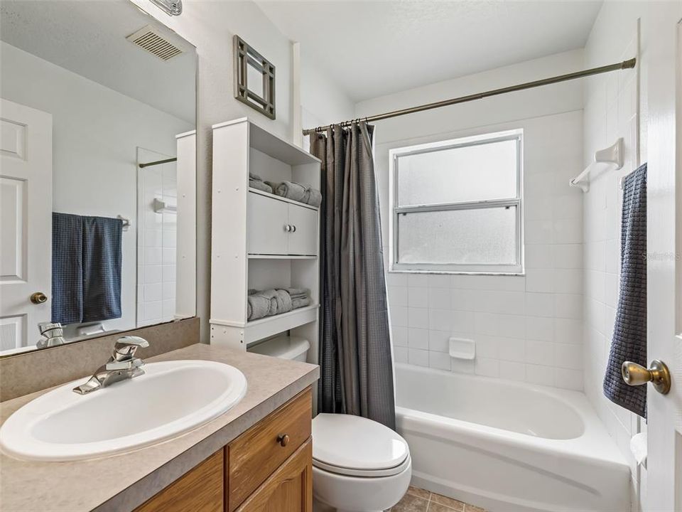 Active With Contract: $315,000 (3 beds, 2 baths, 1204 Square Feet)