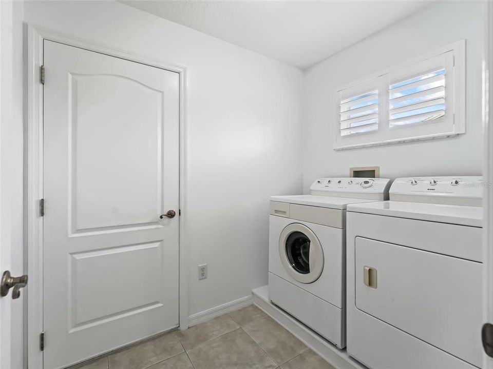 Active With Contract: $364,500 (3 beds, 2 baths, 1640 Square Feet)