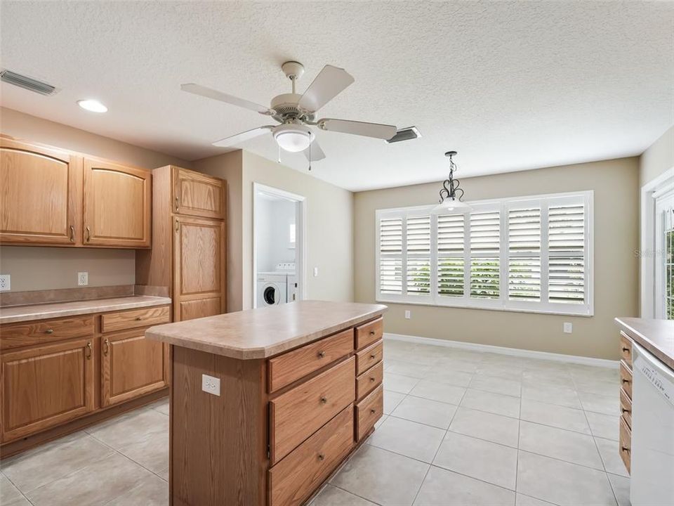 Active With Contract: $364,500 (3 beds, 2 baths, 1640 Square Feet)