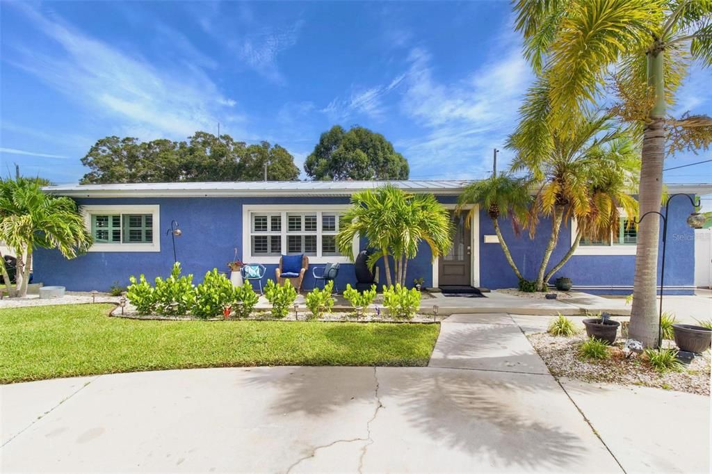 Active With Contract: $3,800 (3 beds, 2 baths, 1584 Square Feet)