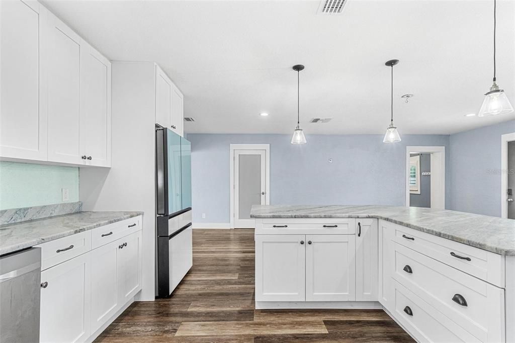 Active With Contract: $3,800 (3 beds, 2 baths, 1584 Square Feet)