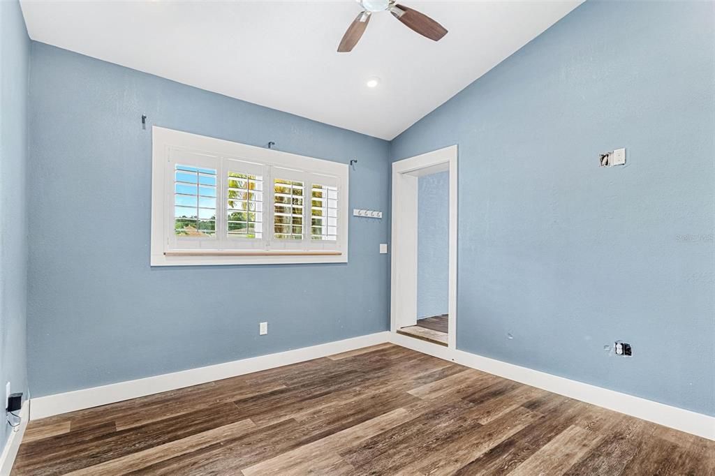 Active With Contract: $3,800 (3 beds, 2 baths, 1584 Square Feet)