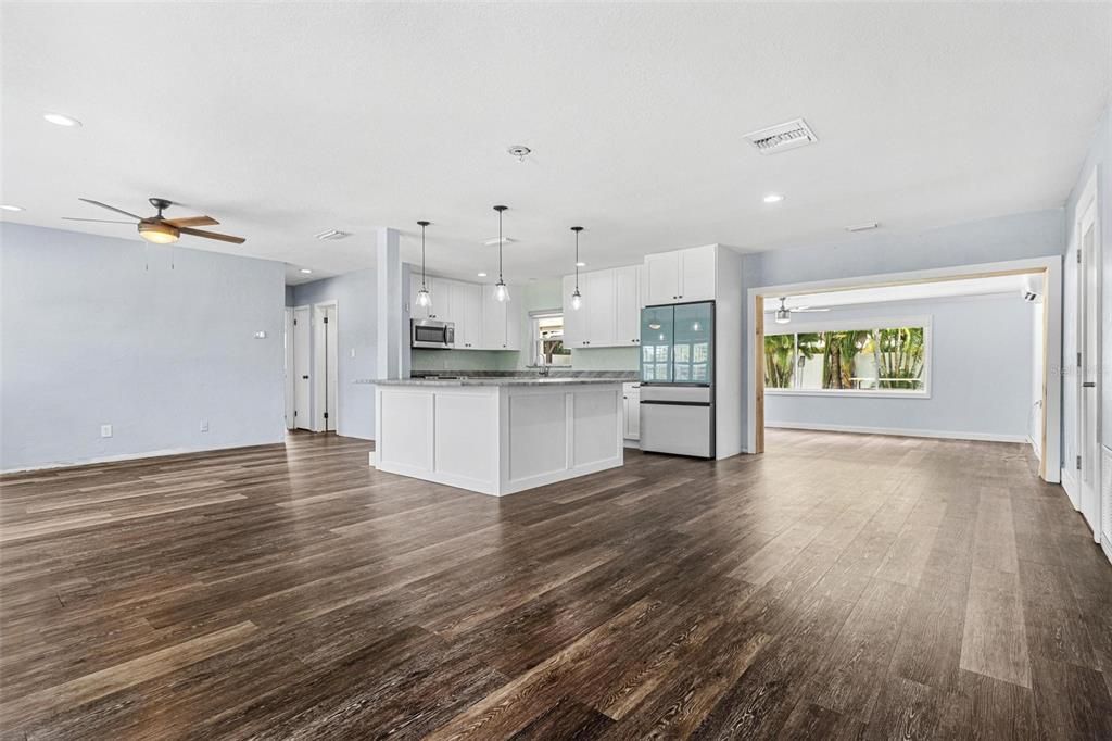 Active With Contract: $3,800 (3 beds, 2 baths, 1584 Square Feet)