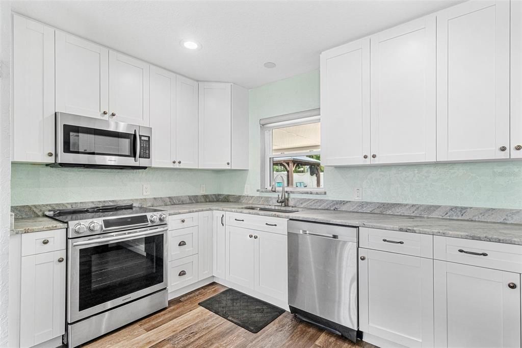 Active With Contract: $3,800 (3 beds, 2 baths, 1584 Square Feet)