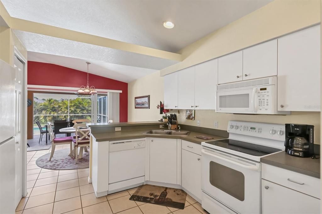 For Sale: $424,900 (3 beds, 2 baths, 1648 Square Feet)