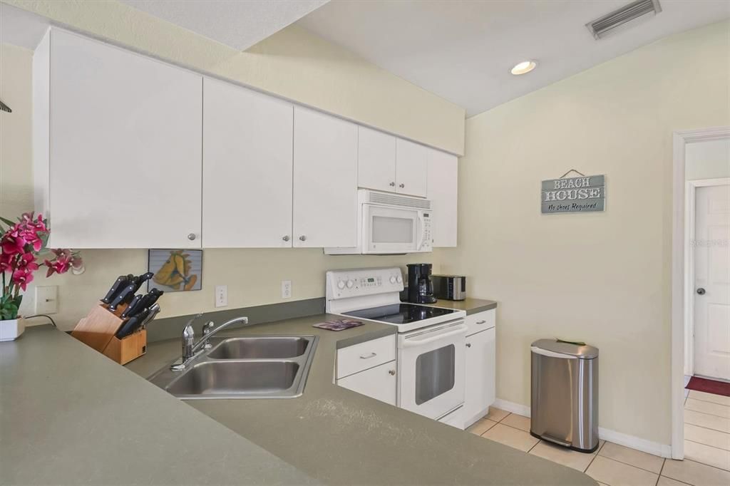 For Sale: $424,900 (3 beds, 2 baths, 1648 Square Feet)