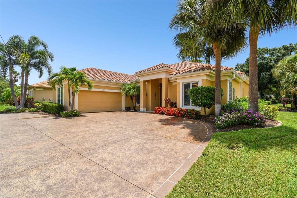 Recently Sold: $784,500 (3 beds, 2 baths, 2243 Square Feet)