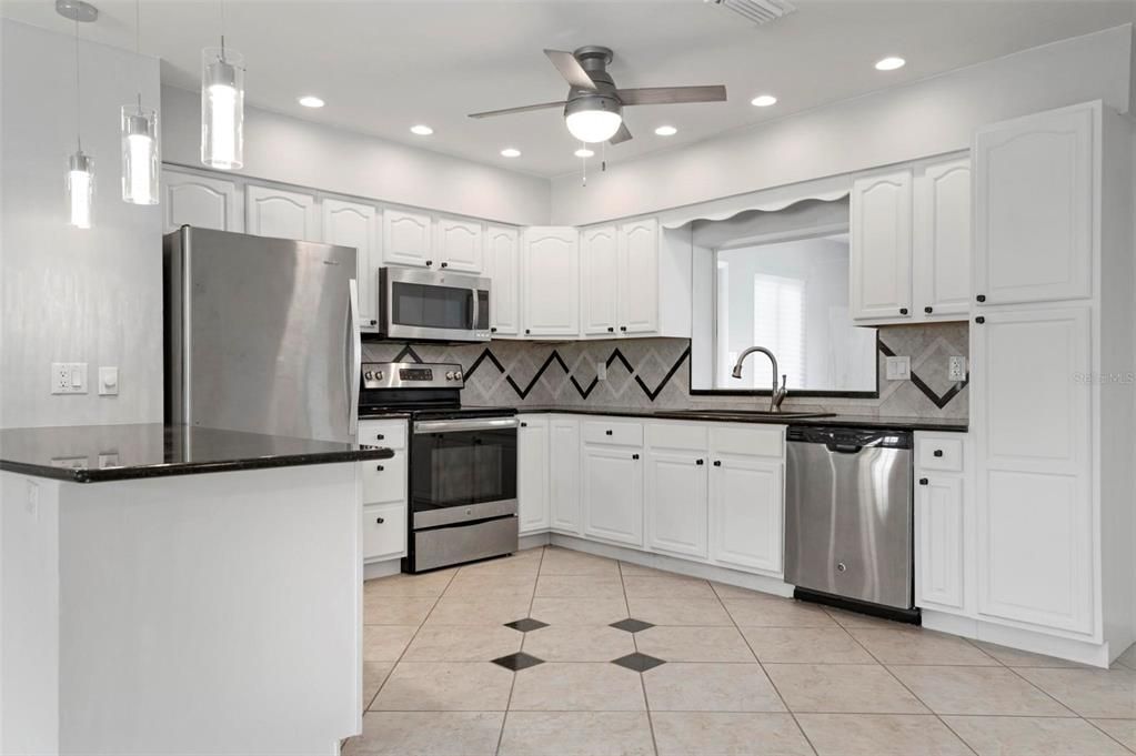 Active With Contract: $469,900 (3 beds, 2 baths, 1709 Square Feet)