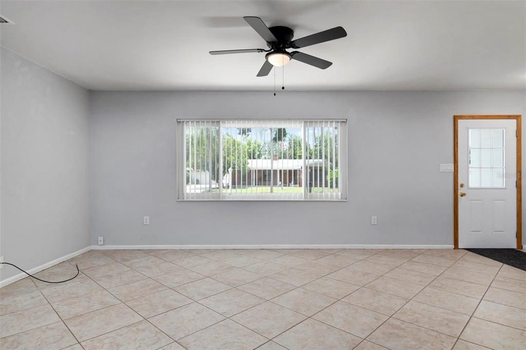 Active With Contract: $469,900 (3 beds, 2 baths, 1709 Square Feet)