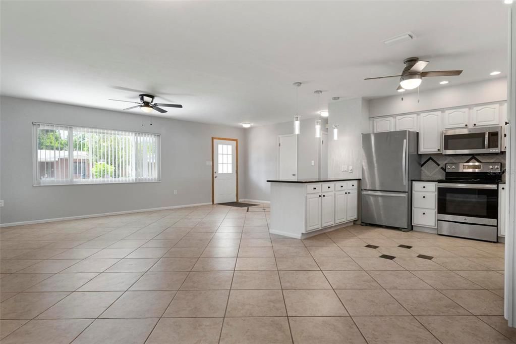 Active With Contract: $469,900 (3 beds, 2 baths, 1709 Square Feet)