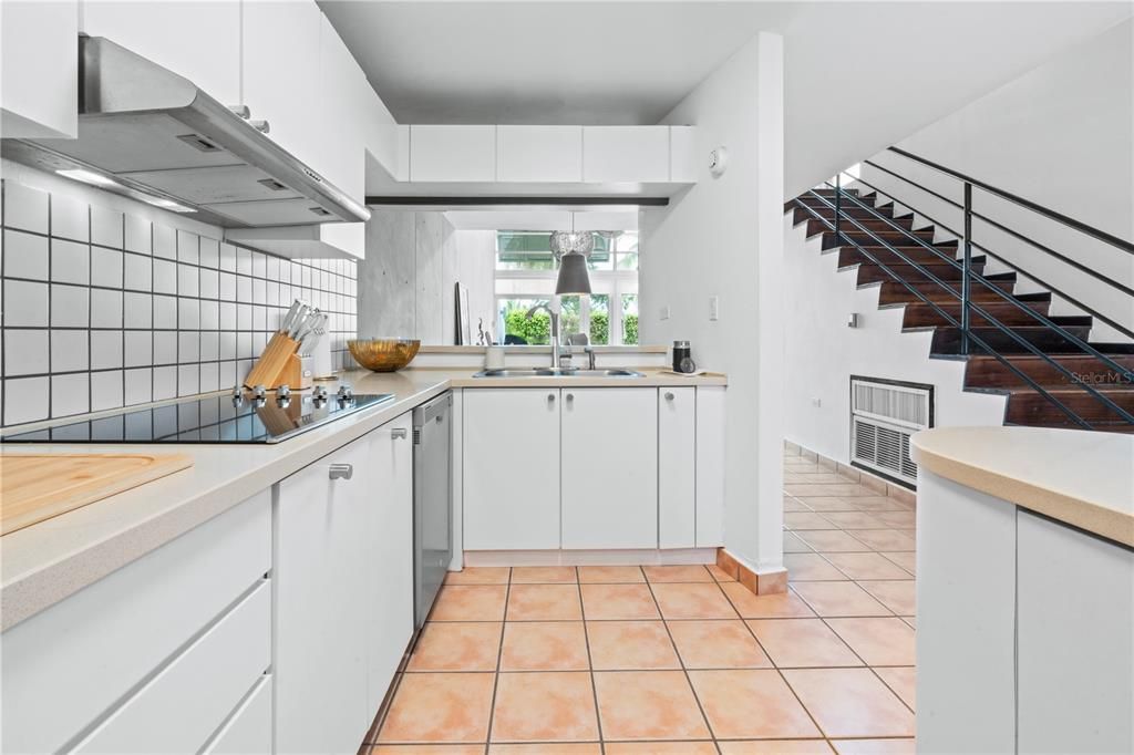 For Sale: $729,000 (4 beds, 4 baths, 2900 Square Feet)