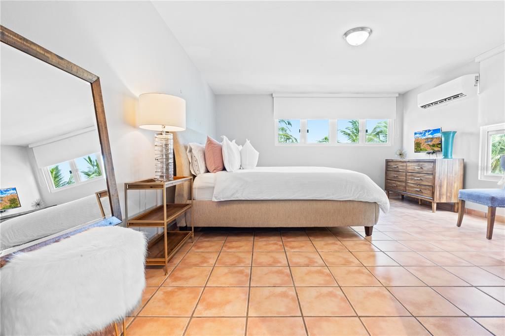 For Sale: $729,000 (4 beds, 4 baths, 2900 Square Feet)