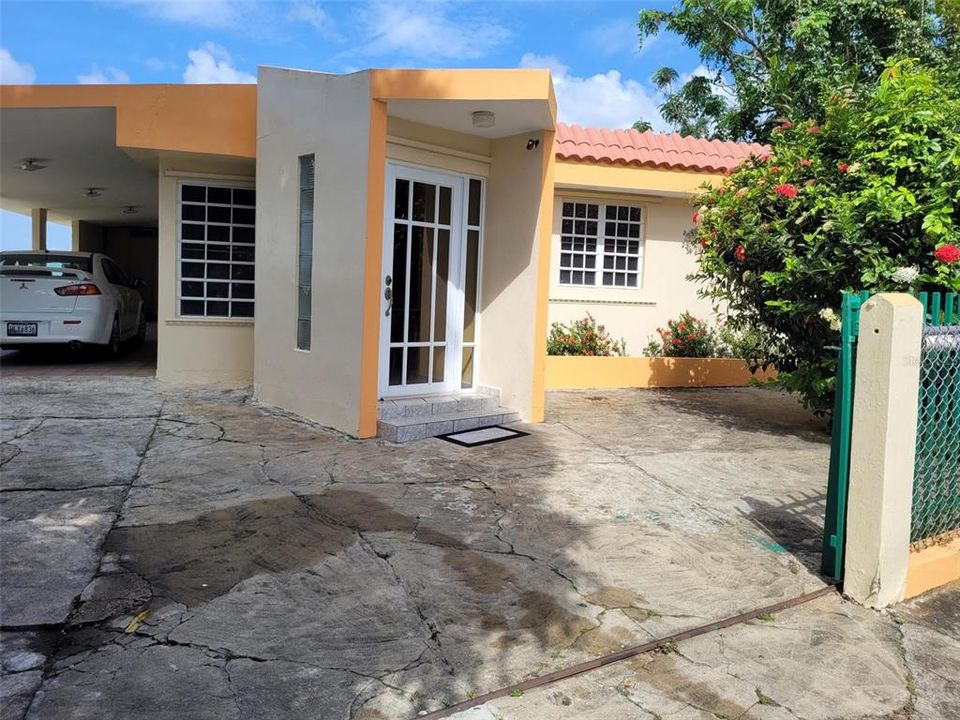 En Venta: $325,000 (0 camas, 0 baños, 990 Pies cuadrados)