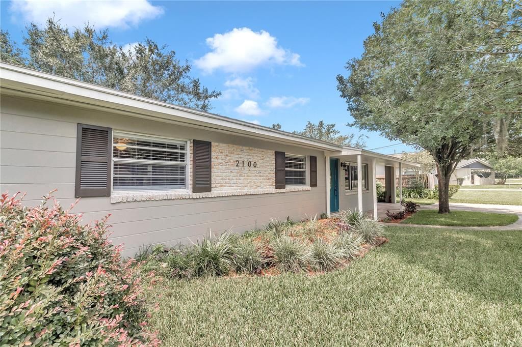 Active With Contract: $199,900 (3 beds, 2 baths, 1200 Square Feet)