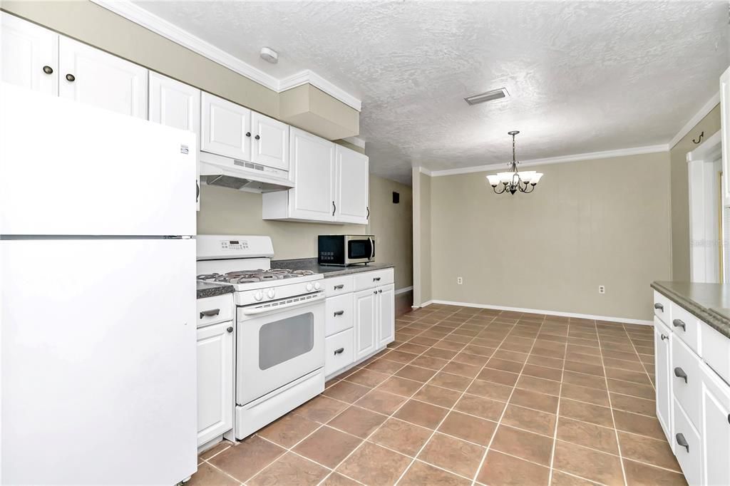 Active With Contract: $199,900 (3 beds, 2 baths, 1200 Square Feet)