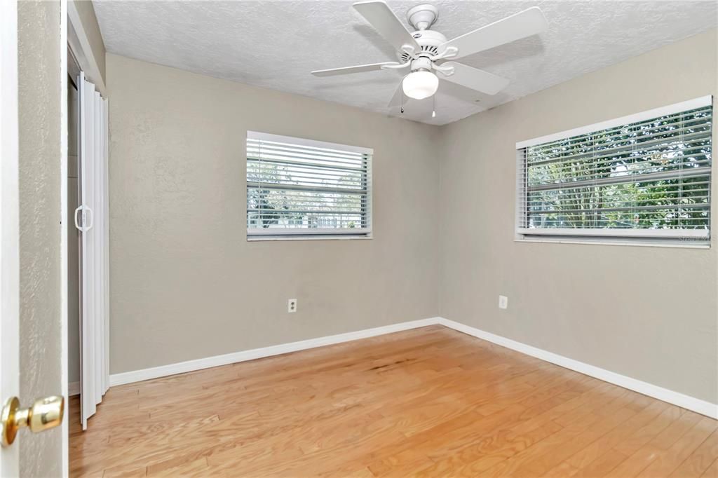 Active With Contract: $199,900 (3 beds, 2 baths, 1200 Square Feet)