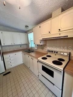 For Sale: $149,900 (2 beds, 2 baths, 936 Square Feet)