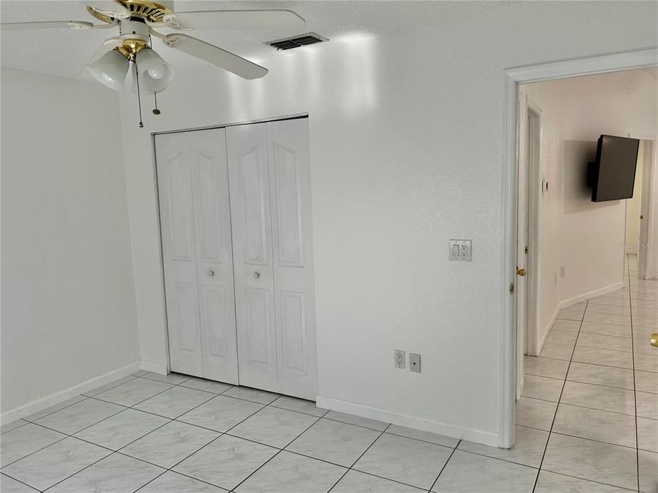 For Rent: $1,600 (3 beds, 1 baths, 1038 Square Feet)