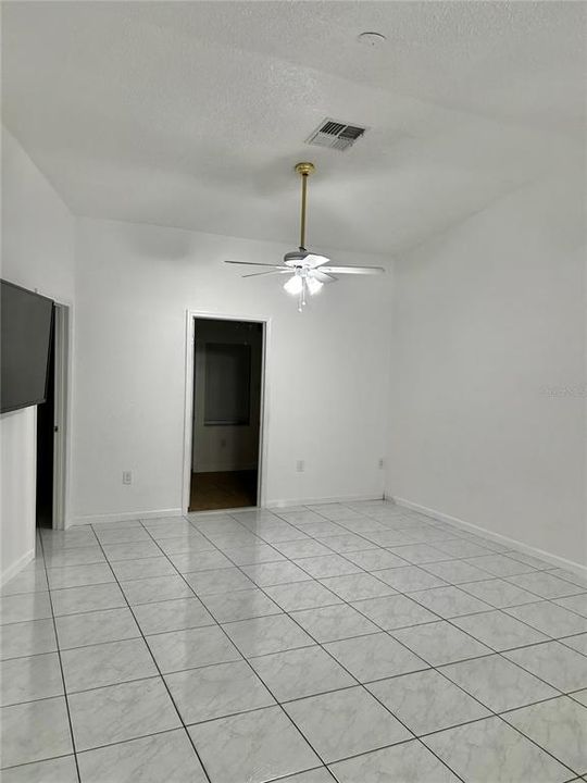 For Rent: $1,600 (3 beds, 1 baths, 1038 Square Feet)