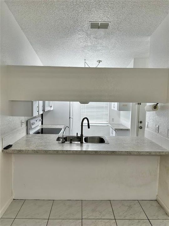 For Rent: $1,600 (3 beds, 1 baths, 1038 Square Feet)