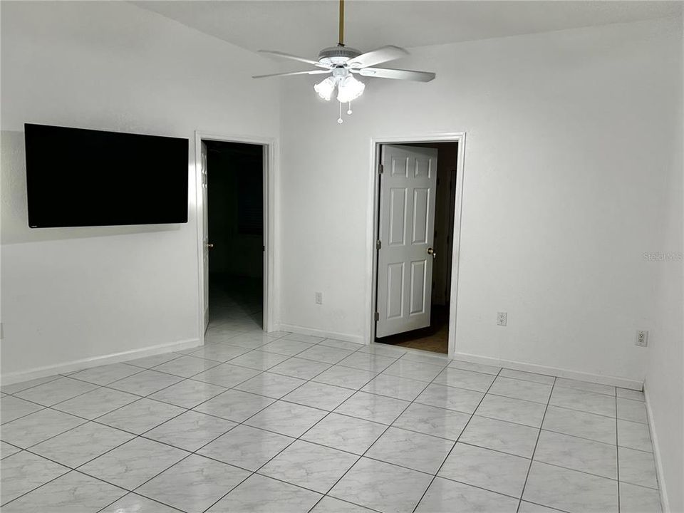 For Rent: $1,600 (3 beds, 1 baths, 1038 Square Feet)