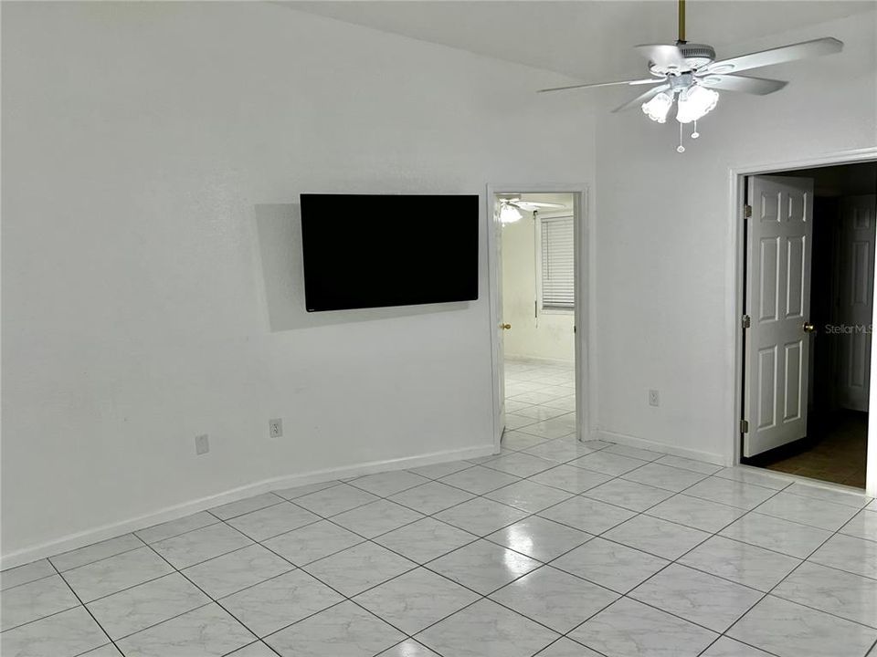 For Rent: $1,600 (3 beds, 1 baths, 1038 Square Feet)