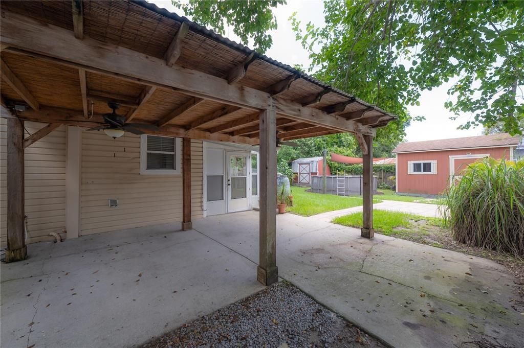 For Sale: $289,900 (2 beds, 1 baths, 981 Square Feet)