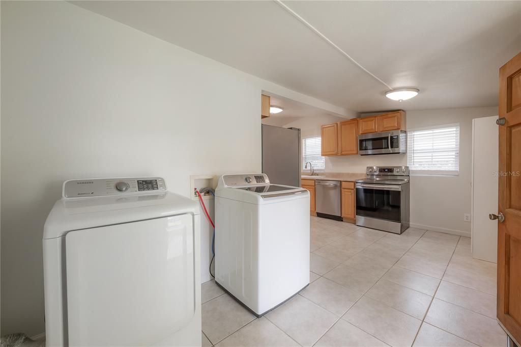 For Sale: $289,900 (2 beds, 1 baths, 981 Square Feet)