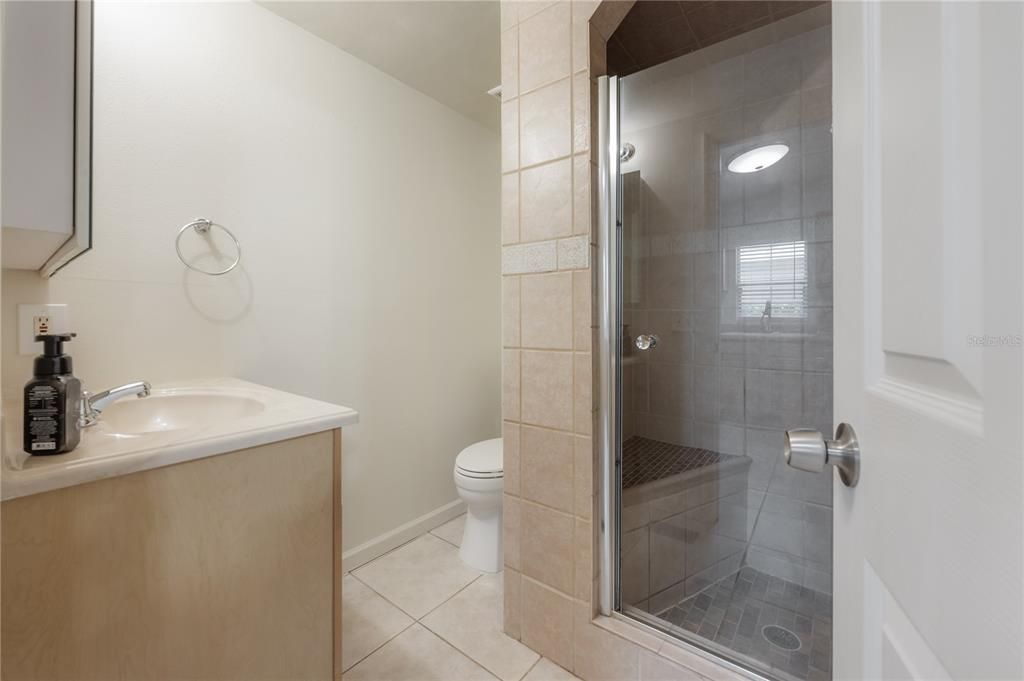 For Sale: $289,900 (2 beds, 1 baths, 981 Square Feet)