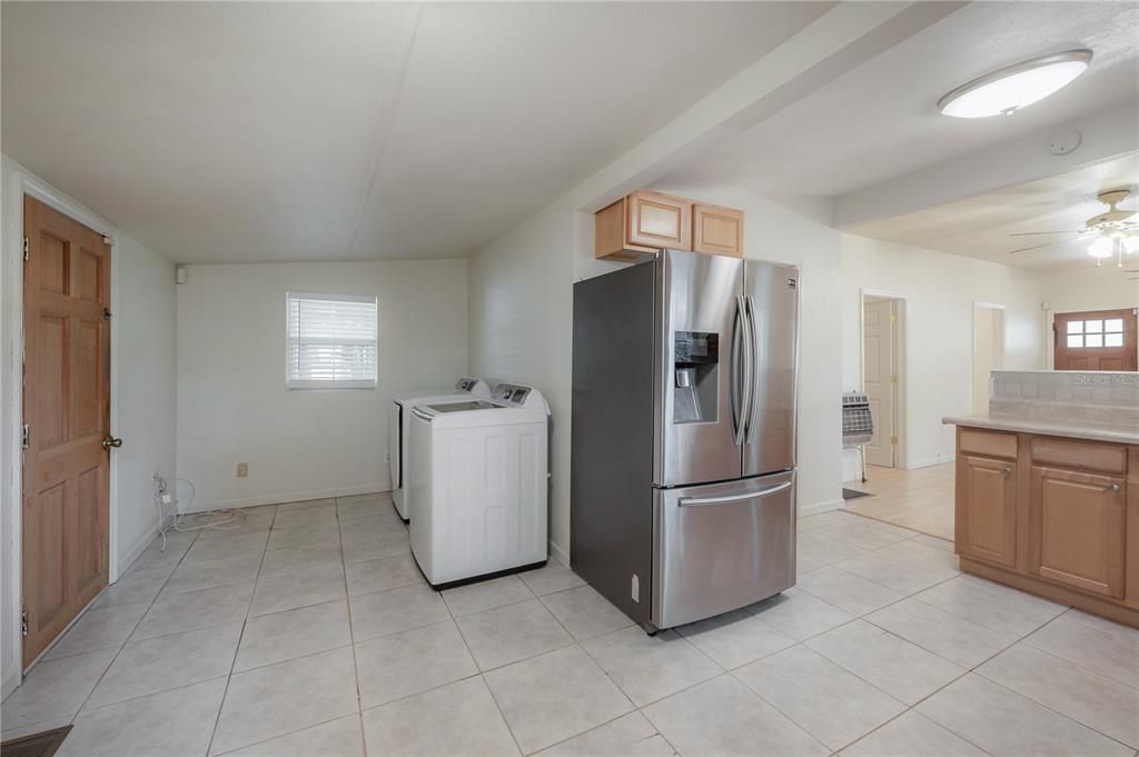 For Sale: $289,900 (2 beds, 1 baths, 981 Square Feet)