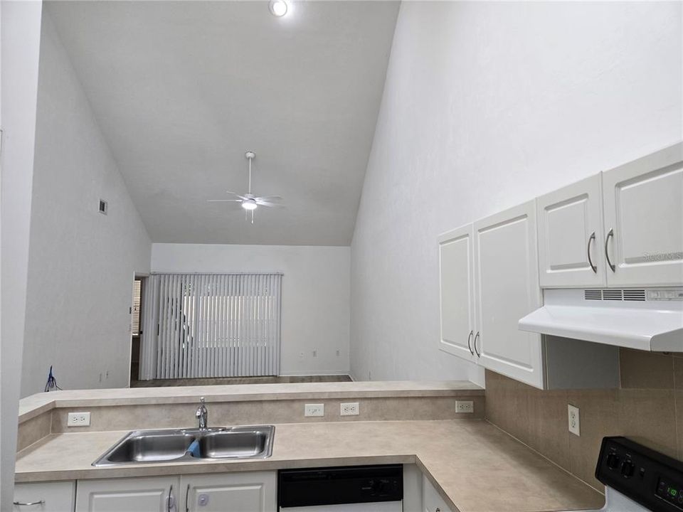 For Sale: $234,000 (2 beds, 2 baths, 1293 Square Feet)