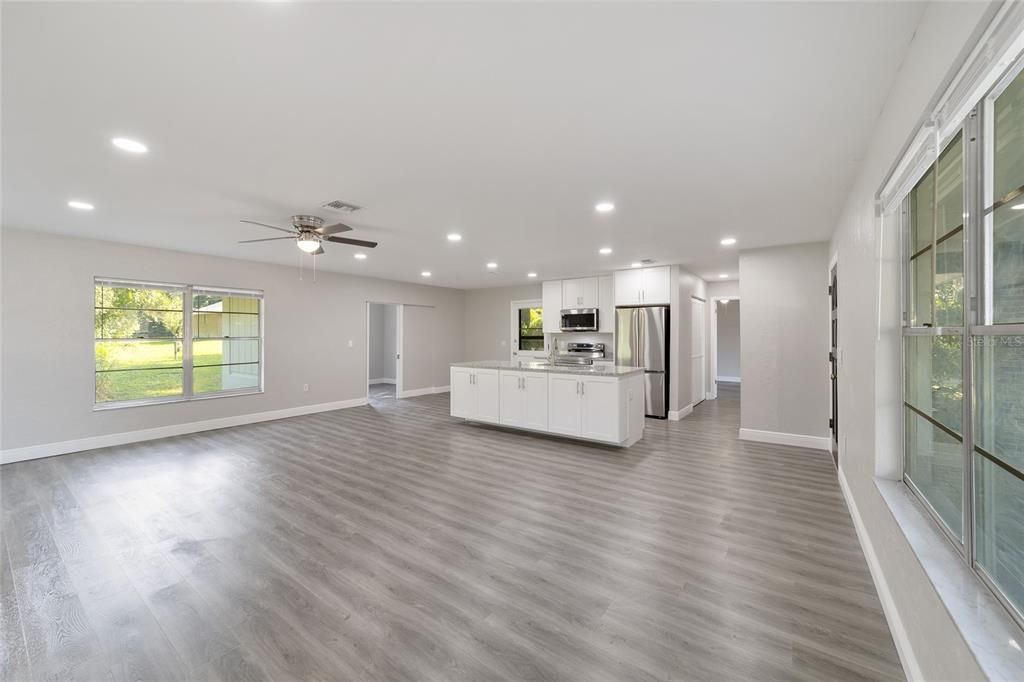 Active With Contract: $249,900 (3 beds, 2 baths, 1431 Square Feet)