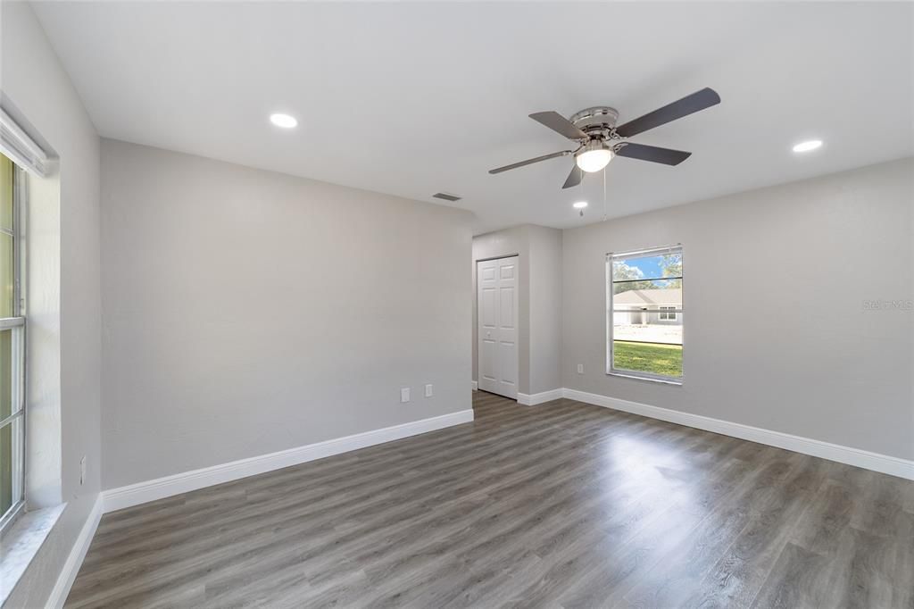 Active With Contract: $249,900 (3 beds, 2 baths, 1431 Square Feet)