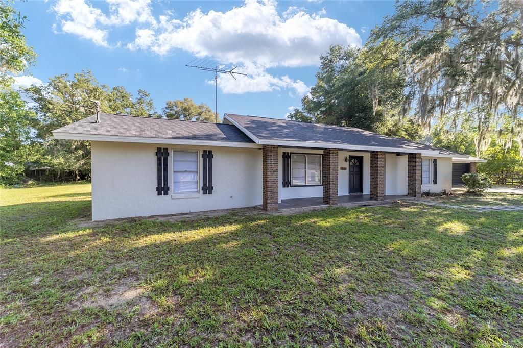 Active With Contract: $249,900 (3 beds, 2 baths, 1431 Square Feet)