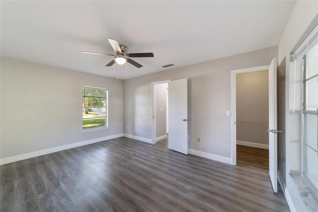 Active With Contract: $249,900 (3 beds, 2 baths, 1431 Square Feet)