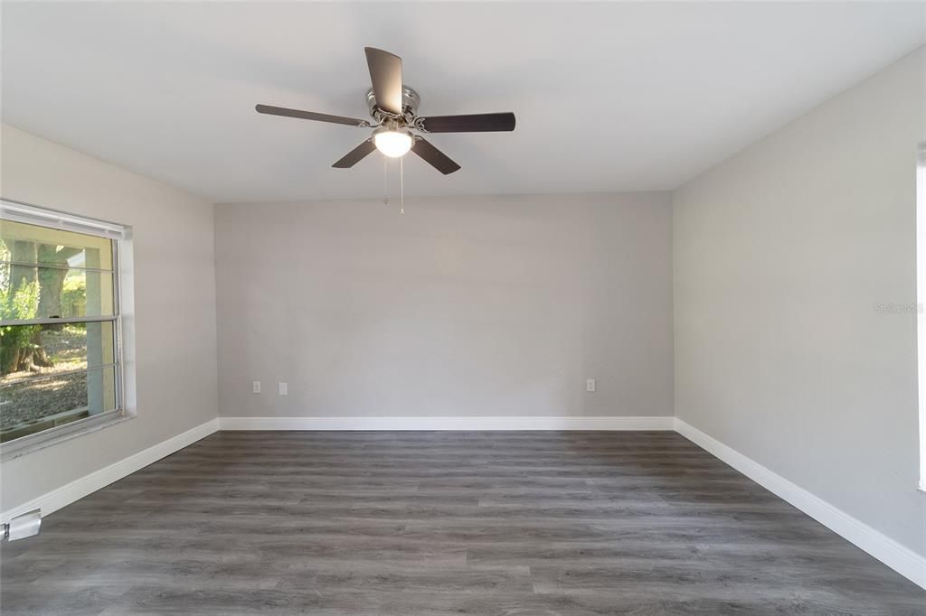 Active With Contract: $249,900 (3 beds, 2 baths, 1431 Square Feet)