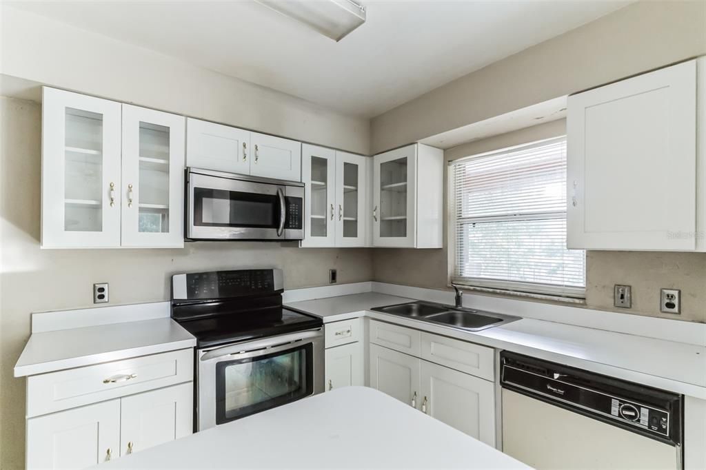 For Sale: $190,000 (2 beds, 2 baths, 1126 Square Feet)