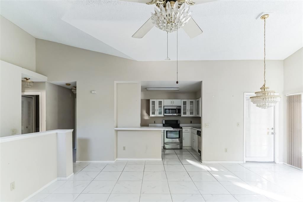 For Sale: $190,000 (2 beds, 2 baths, 1126 Square Feet)