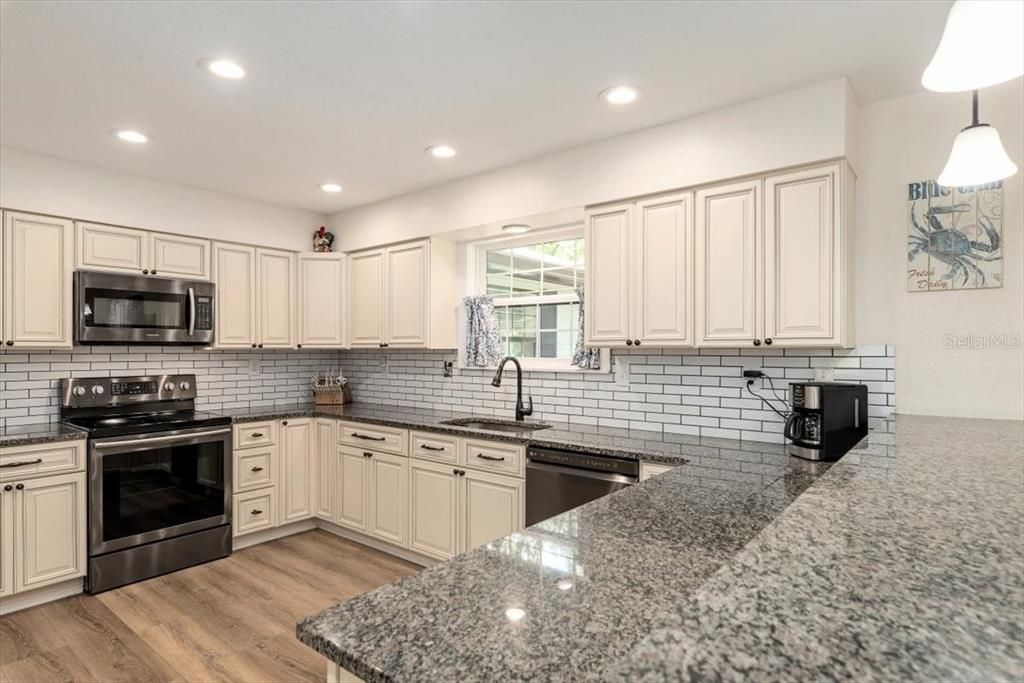 Active With Contract: $490,000 (4 beds, 2 baths, 2281 Square Feet)