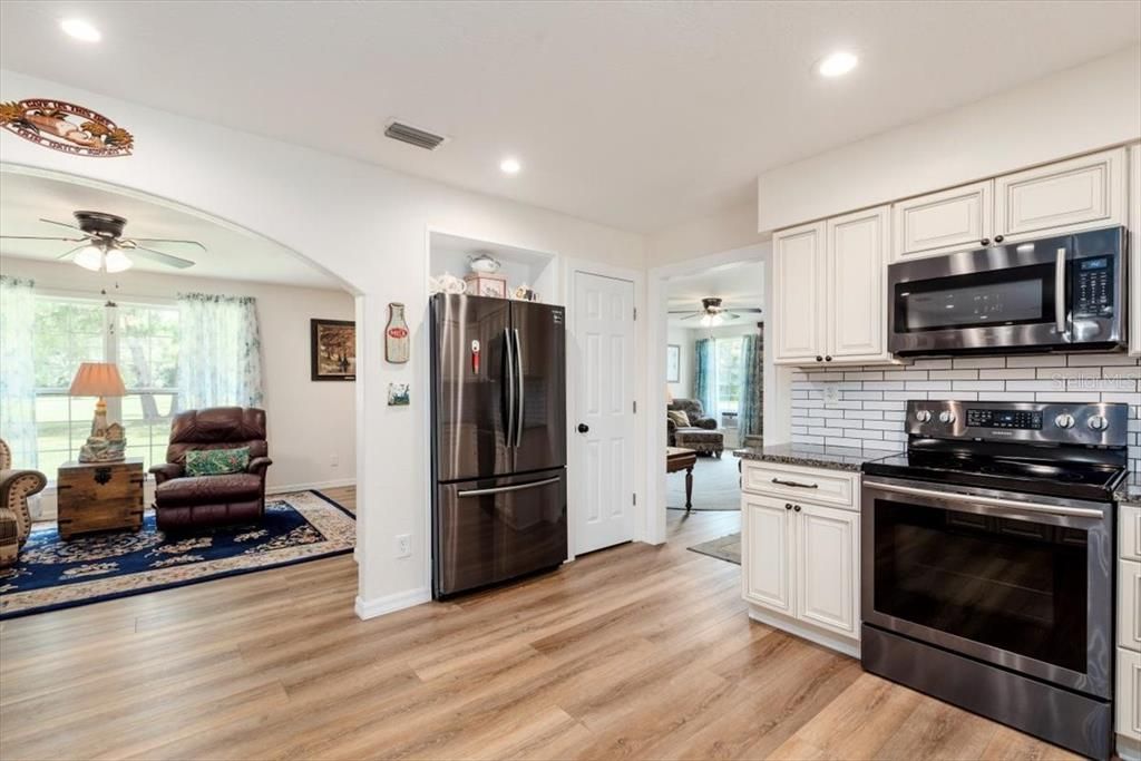 Active With Contract: $490,000 (4 beds, 2 baths, 2281 Square Feet)