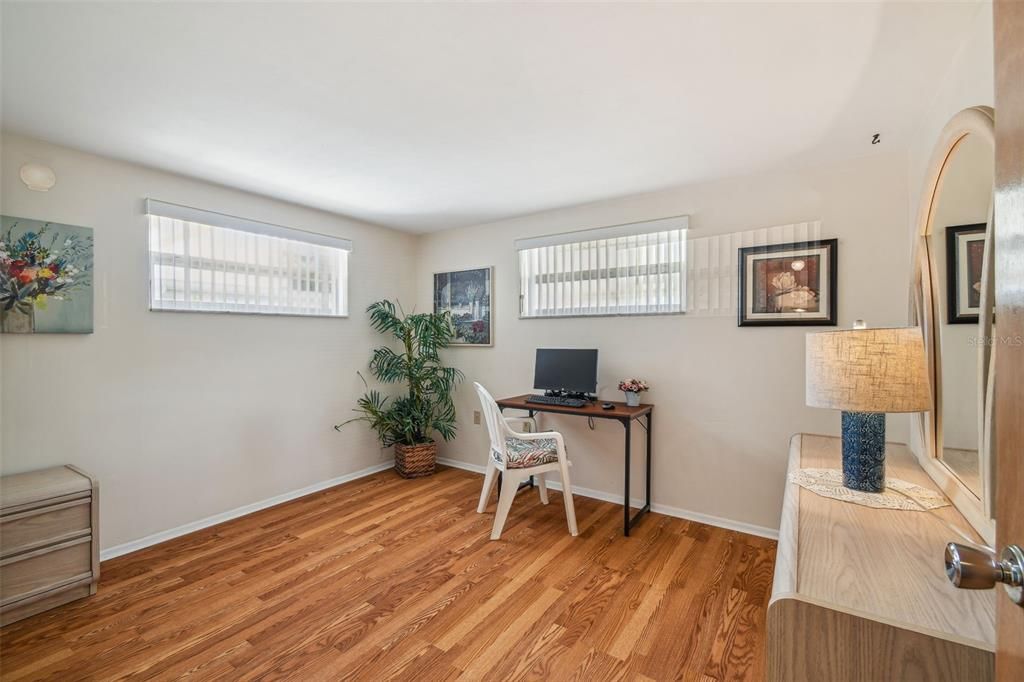 For Sale: $255,000 (2 beds, 1 baths, 1128 Square Feet)