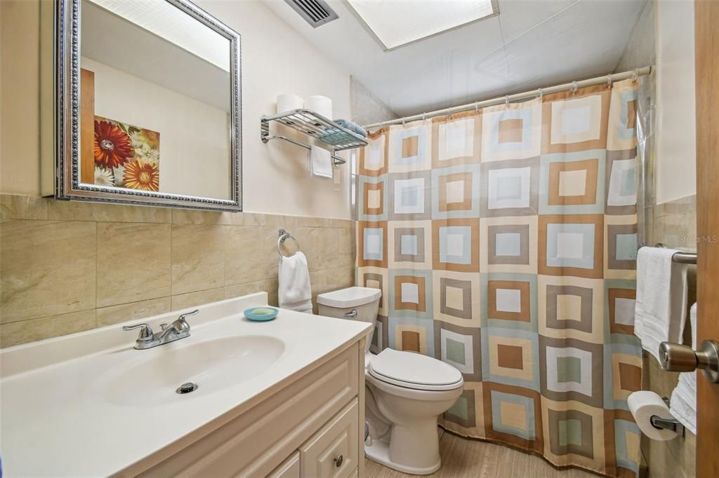 For Sale: $255,000 (2 beds, 1 baths, 1128 Square Feet)